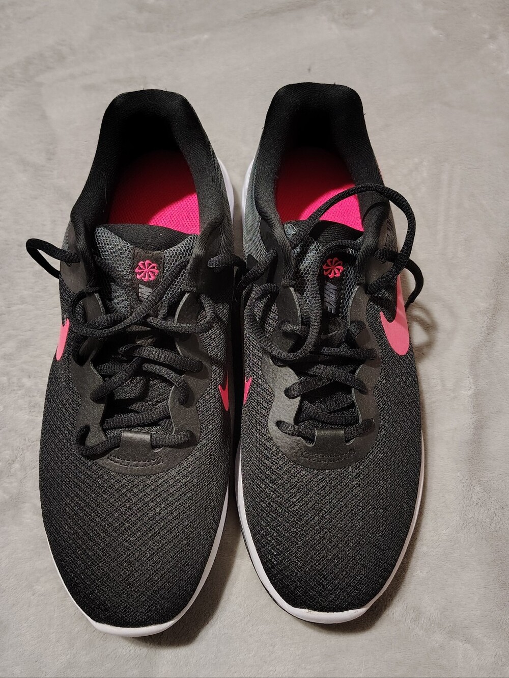 Nike Women's Revolution 6 Next Nature Running Shoe black/hyper pink Size 11 - Picture 2 of 6